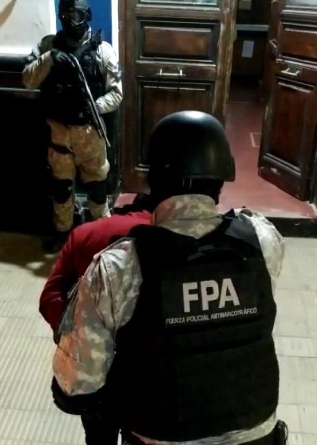 El momento en que el investigado era detenido por los efectivos. (Foto: MPF Córdoba)