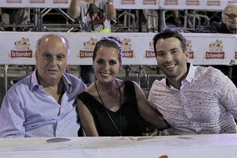 Hernán Lombardi junto a los conductores de Tv Pública en el Corsódromo de Gualeguaychú