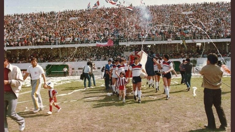 Marco imponente en el "Coloso de Cemento", finales con Olimpo, 1984.