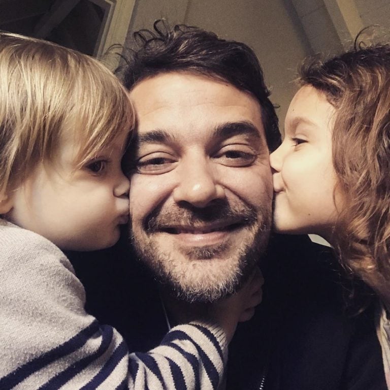 Peter Alfonso junto a Baltazar y Olivia, los dos hijos que tiene con Paula Chaves (Foto: Instagram)