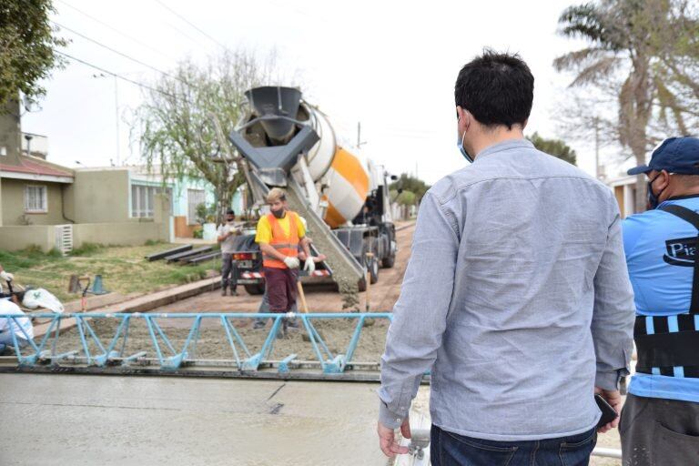 Pavimentación en Laguna Larga