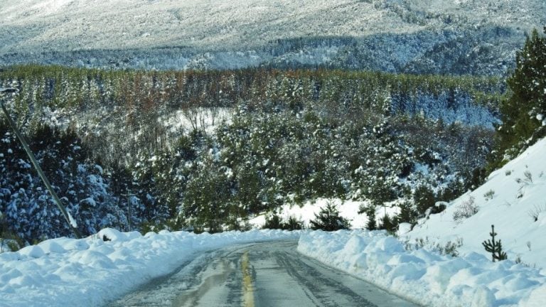 La ruta estuvo cortada por una hora (Diario Río Negro).