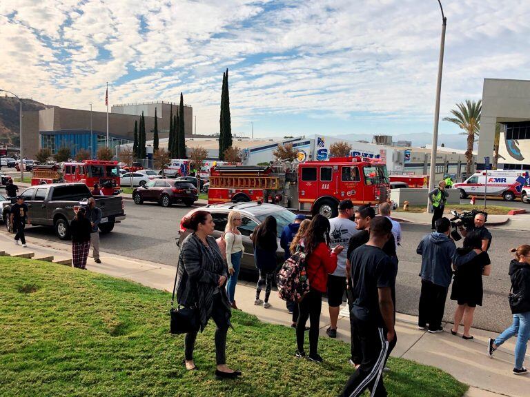 El instituto fue evacuado y la policía se encuentra trabajando en el lugar. (AP)