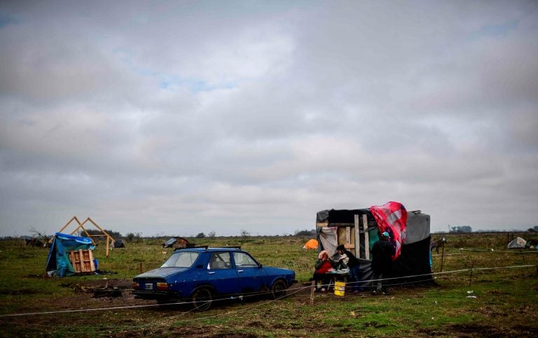 Toma de terrenos en Guernica, provincia de Buenos Aires. Foto: Ronaldo SCHEMIDT / AFP.