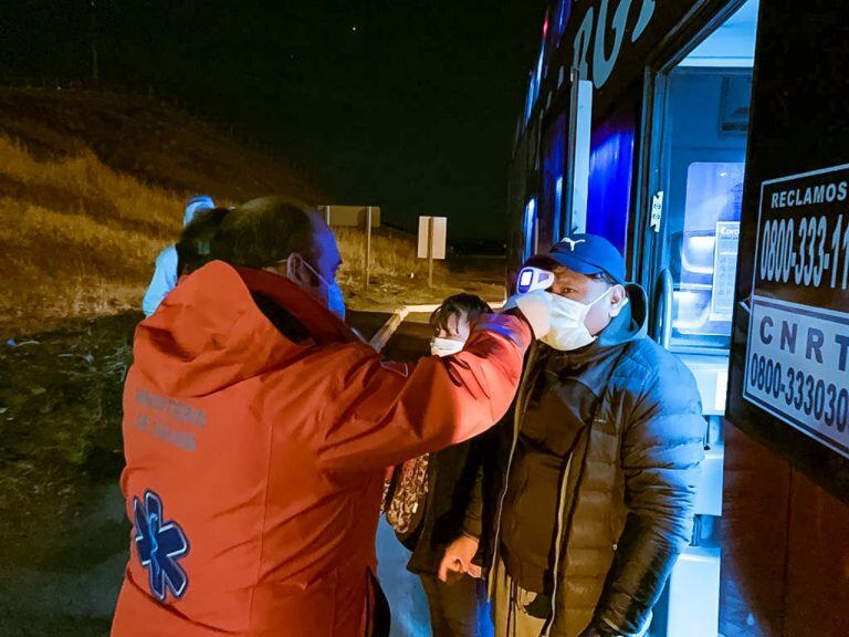 Controles de pasajeros que regresan a Tierra del Fuego