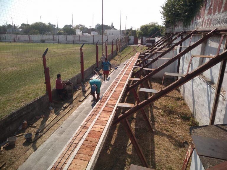 El club, en su regreso a Primera, encaró obras como la tribuna visitante. La pandemia frenó todo.