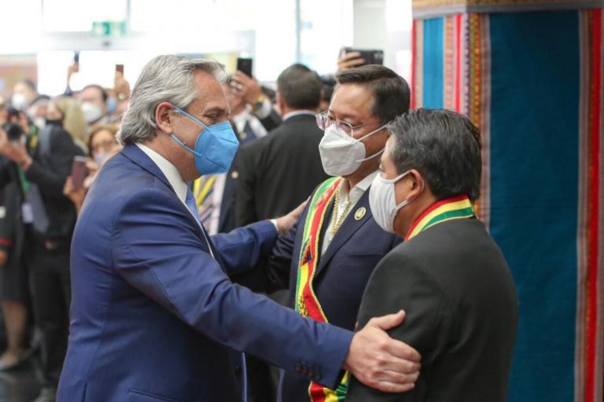 El país envió 10 toneladas de oxígeno medicinal a Bolivia para tratar pacientes con Covid-19