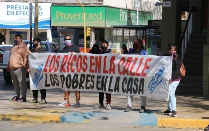 Hubo una marcha a favor de las medidas del gobierno.