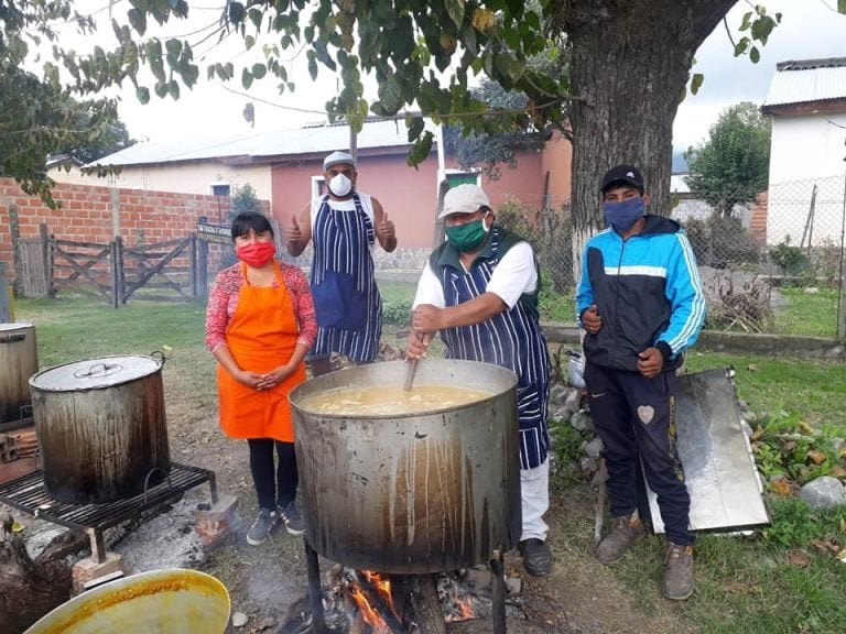 Locro solidario por el Día del Trabajador en Campo Quijano (Facebook La Llave del Portal)