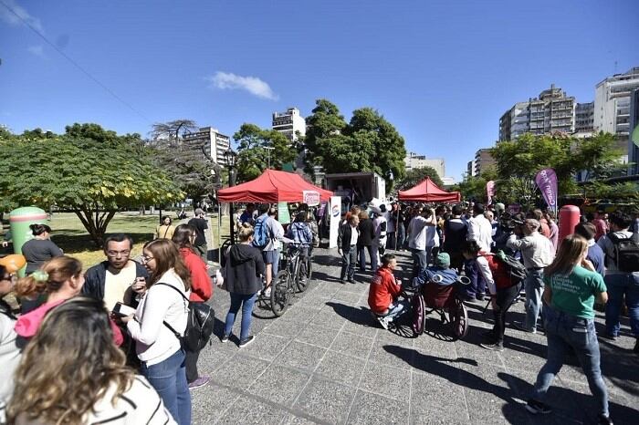 Cotar y Ciudad Futura vendieron leche a 33 pesos en la Plaza Sarmiento