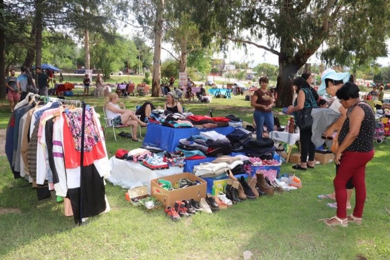 50 feriantes se presentaron este sábado en Sol y Río.