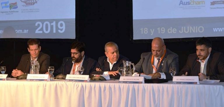 Soler, Lamothe, Abud Robles, Micone y Mignacco, en la apertura del 8° Seminario Internacional "Litio en la Región de Sudamérica", en San Salvador de Jujuy.