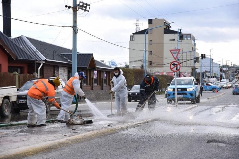 Limpieza en calle Magallanes (web)