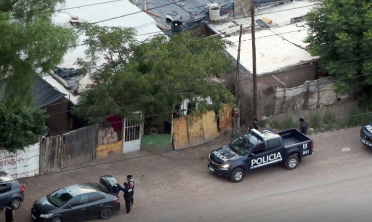 Gran operativo en el asentamiento Campo Papa y Barrio Puesta del Sol de Godoy Cruz.