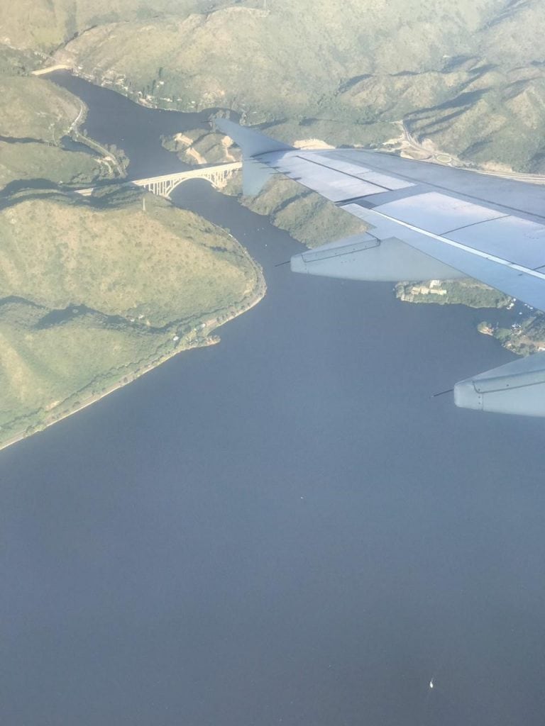 Desde un avión, el puente José Manuel de la Sota de la futura autovía de Montaña de Punilla. (Foto Marcelo Rizzi)