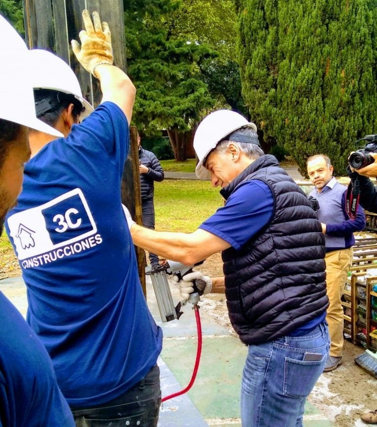 Mauricio Macri de visita en la obra de Olivos (Foto: Ewar Deck System)