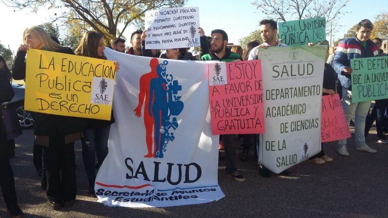 De la protesta participaron todos los estamentos universitarios