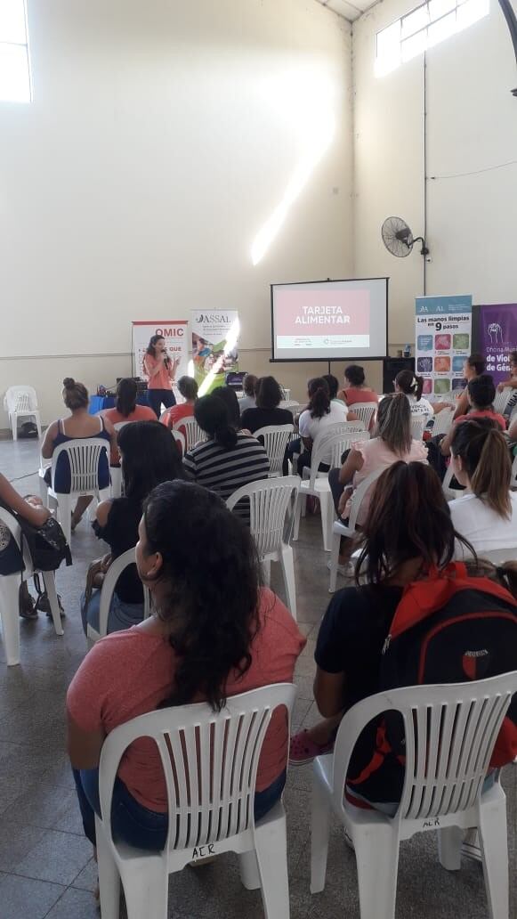 Entrega de la tarjeta alimentar en Rafaela