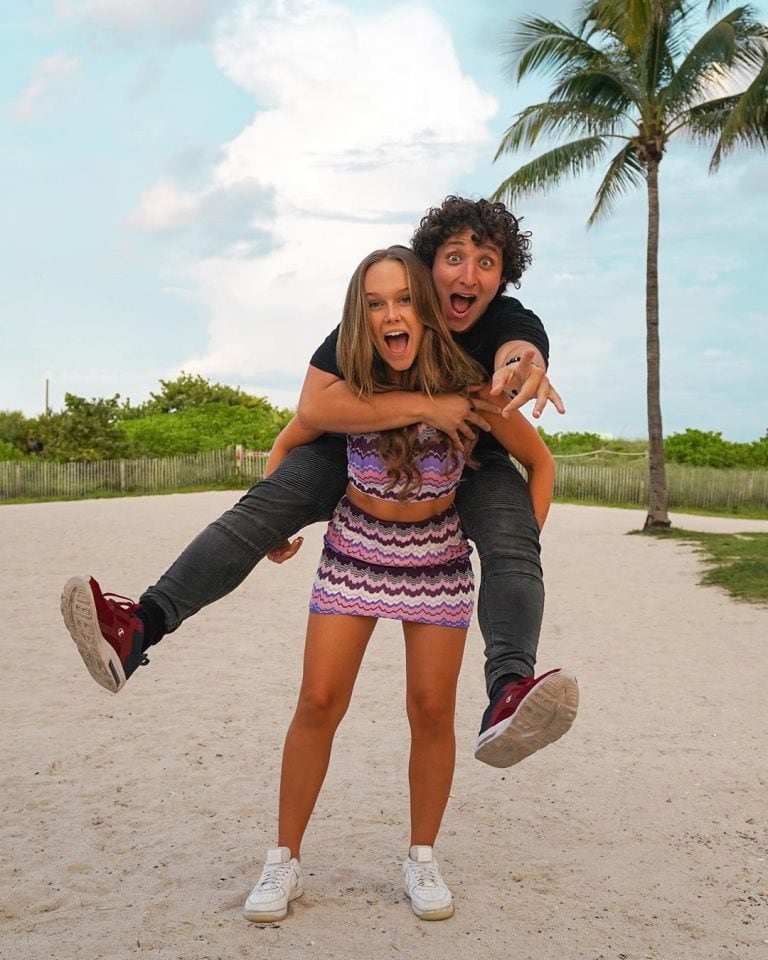 El mago Julius Dein con su novia Estelle Berglin.