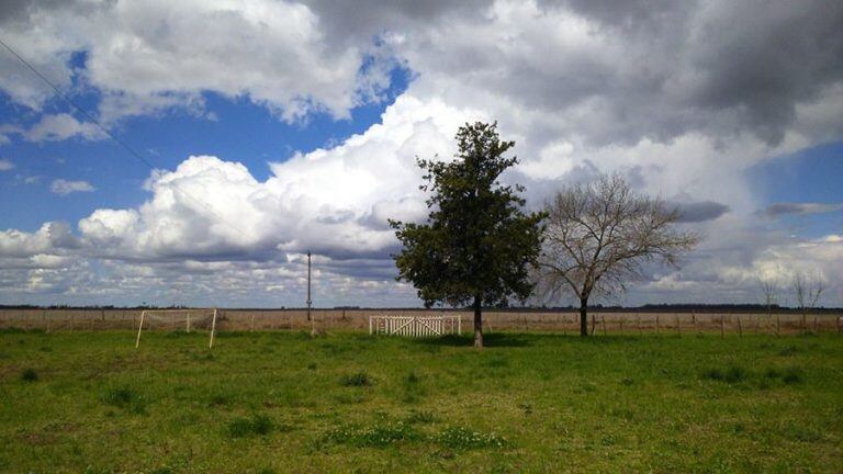 El paisaje llano y solitario de la Escuela de la Colonia El Balde (facebook)