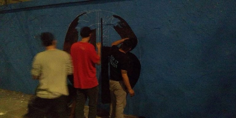 Los hinchas de Belgrano construyeron el mural más grande del país en el predio de la Estación Mitre.