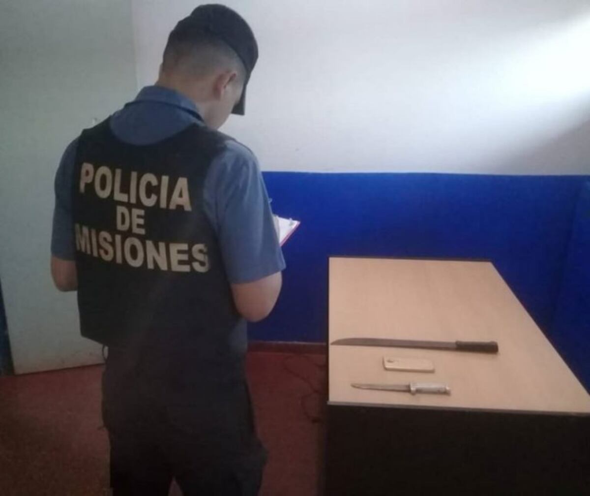 Detenidos por robar un celular a punta de cuchillo y machete