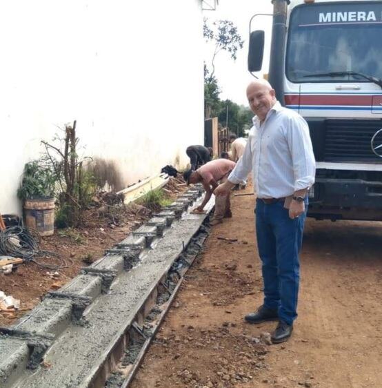 Continúan las obras viales en Puerto Iguazú.