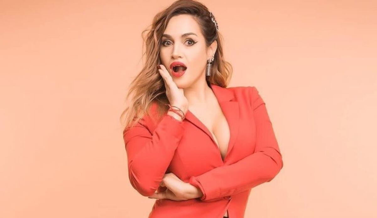 Belén Francese sorprendió a sus seguidores con su look escotado