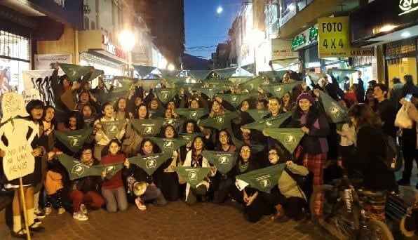 Mujeres jujeñas en pañuelazo federal