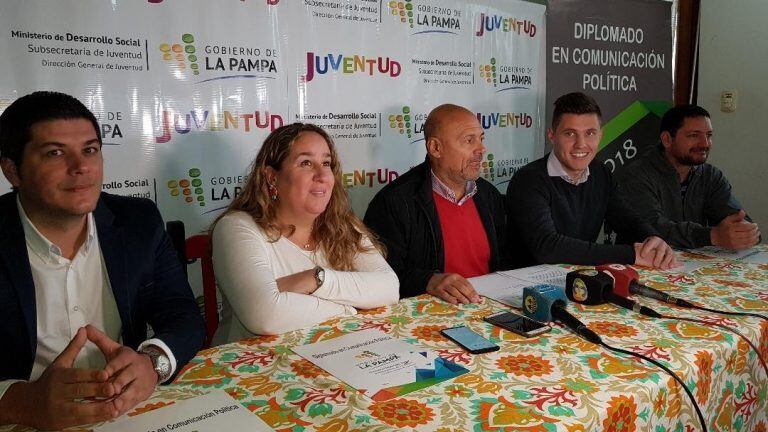 El intendente de Gral. Pico, Juan José Rainone (al centro), en la presentación de la capacitación (Gobierno de La Pampa)