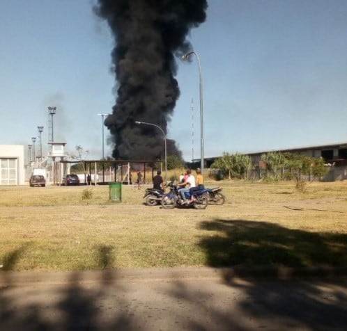 Incendio en planta de reciclaje