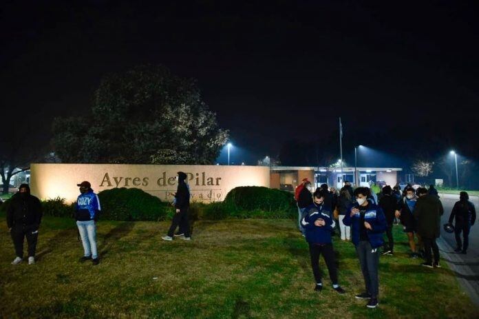 Cacerolazo en Ayres del Pilar (Web)