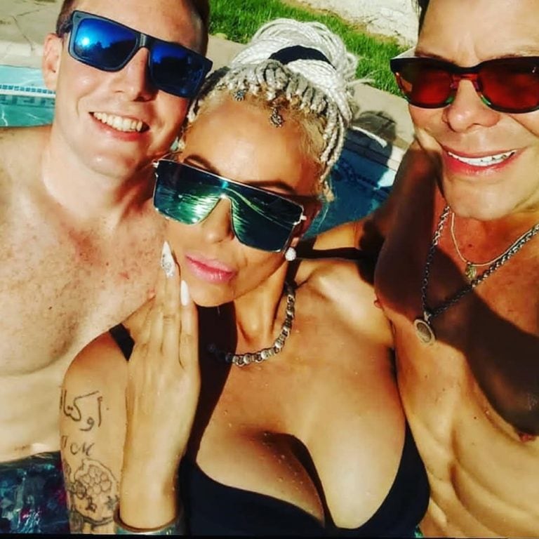 Daniela Cardone con amigos en Mendoza