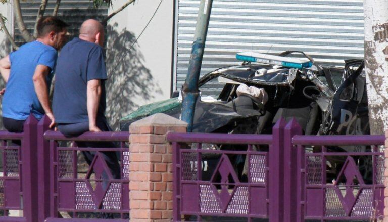 Así quedó el móvil policial luego del choque.