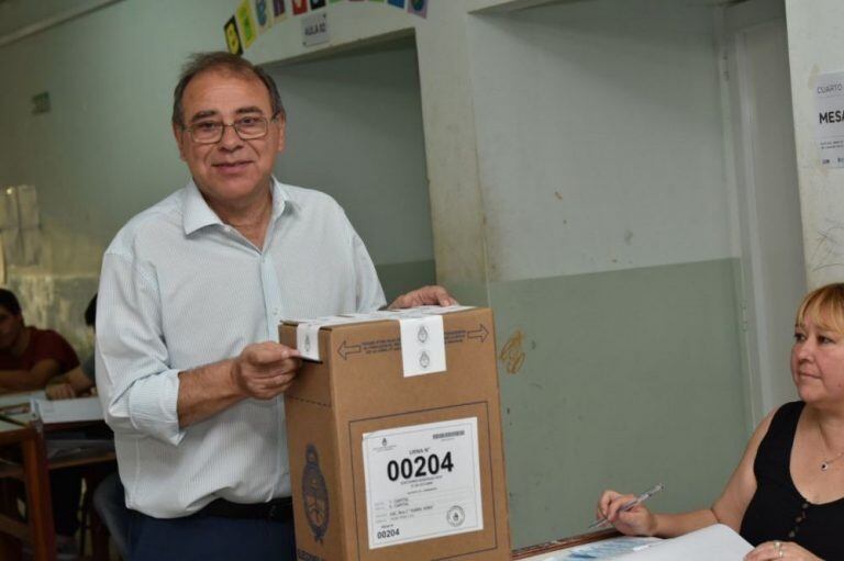 Eduardo Tassano ya emitió su voto