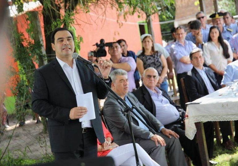 Valdés recorrió distintas localidades del interior de Corrientes. (Foto: @gustavovaldesok)