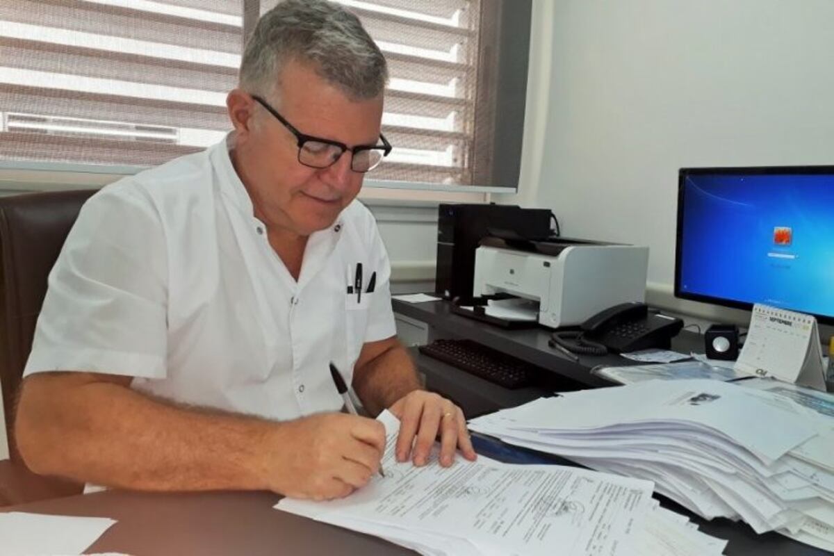 Hugo Gorla deja la dirección del Hospital Centenario