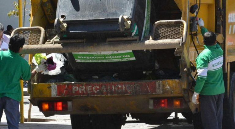 Un recolector de residuos encontró un bebé recién nacido en una bolsa de basura en Lanús