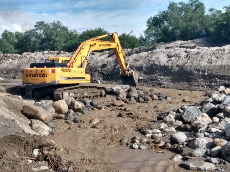 Cafayate quedó tapada por el barro por la crecida del río Chuscha