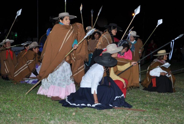 Representación con el tradicional poncho jujeño