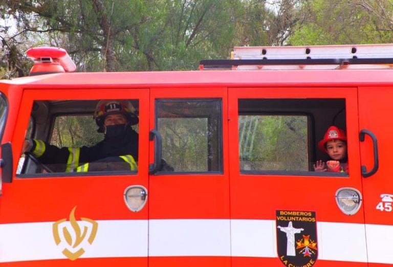 Un padre y un hijo con la misma vocación: ser bombero