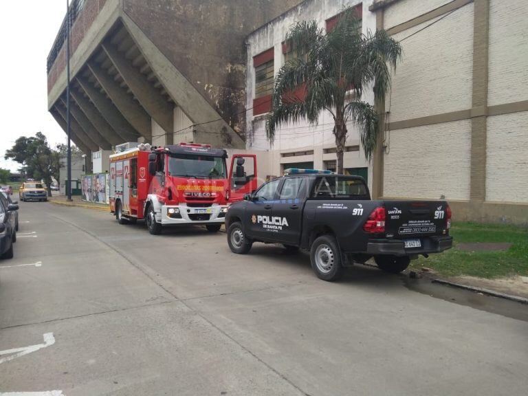 Se hicieron presente en el lugar el personal policial y deBomberos Zapadores. (Aire Digital)