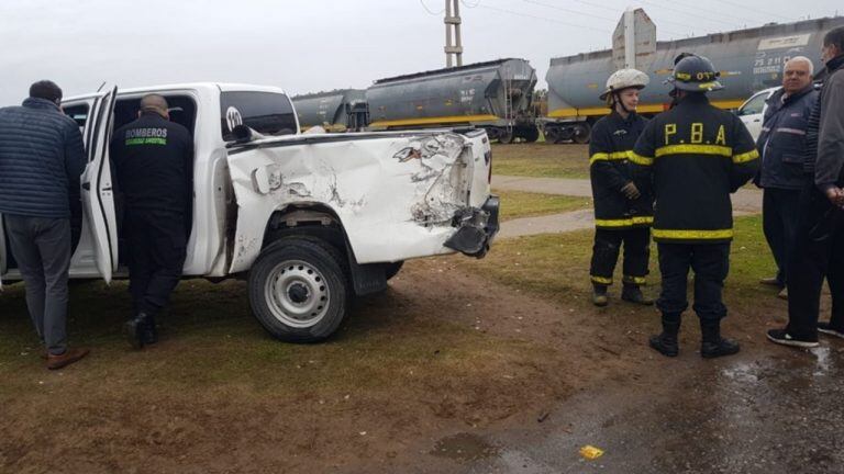 Una camioneta fue embestida por un tren