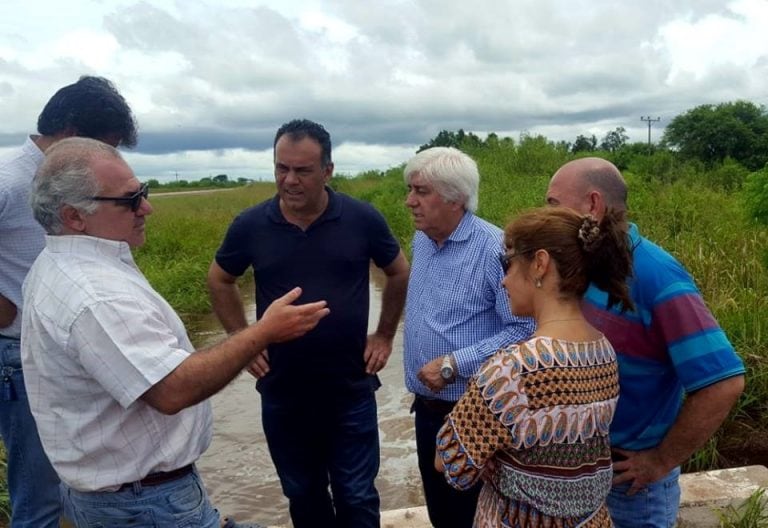 Reschini junto al vicegobernador Daniel Capitanich durante su visita a General Pinedo.