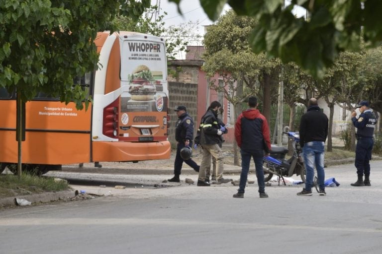 Dos motociclistas murieron este martes en accidentes ocurridos en Capital y el interior.