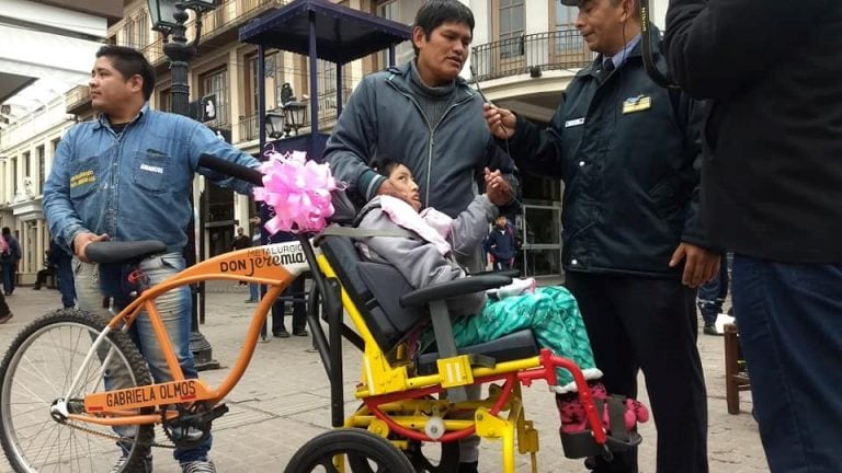 Alejandro Argañaraz, el chapista solidario de Orán, Salta. (Facebook)