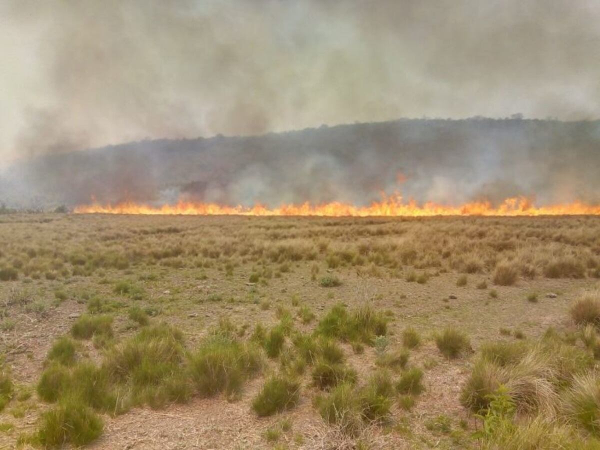 Por quinto día consecutivo, sigue activo el incendio en Guasapampa