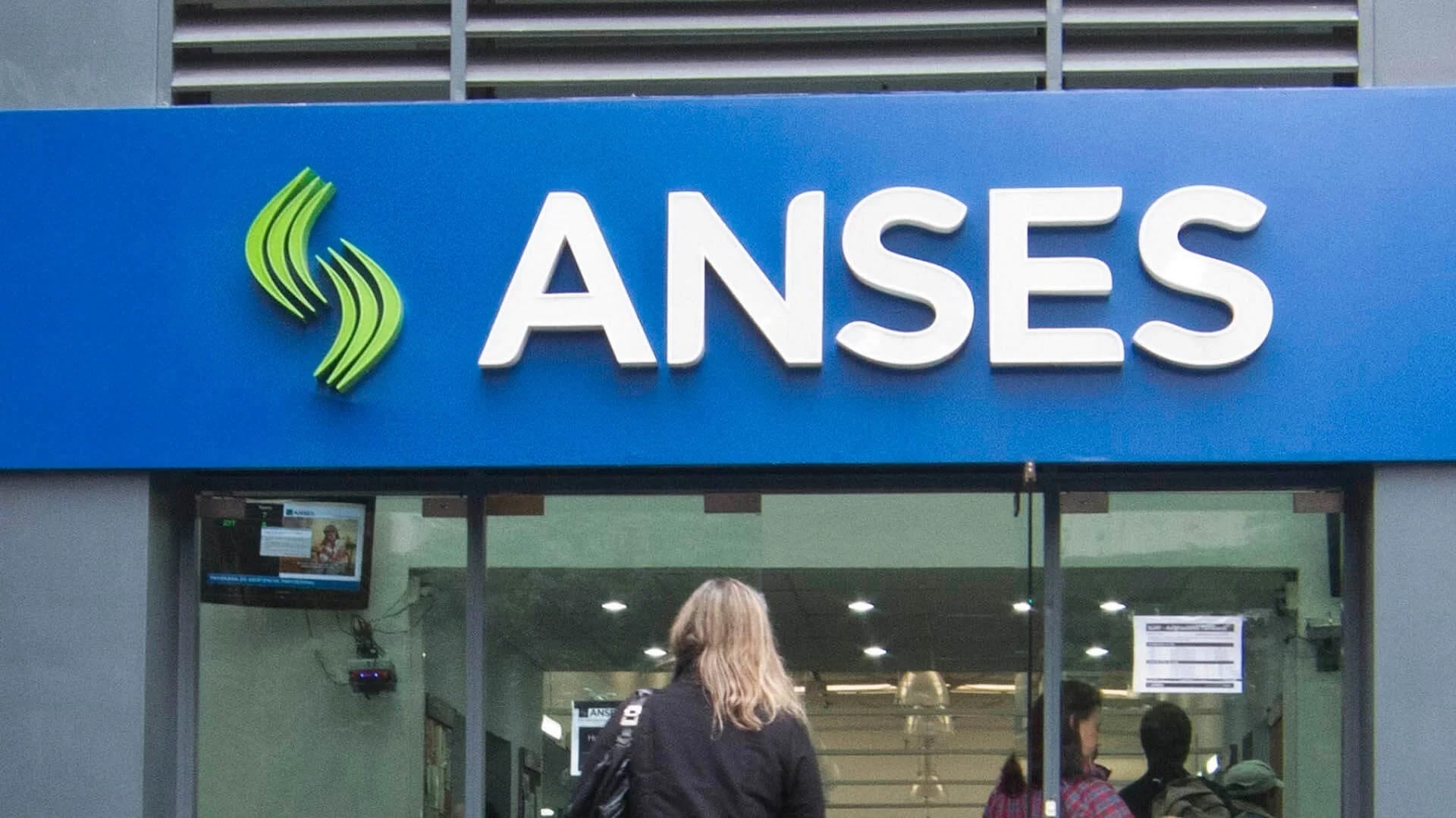 El Gobierno decidió suspender la entrega de créditos de la Anses a jubilados y trabajadores.