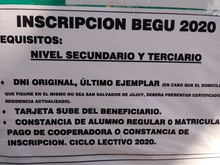 Un cartel a la vista del público resume los requisitos a cumplir por los interesados en acceder al BEGU.