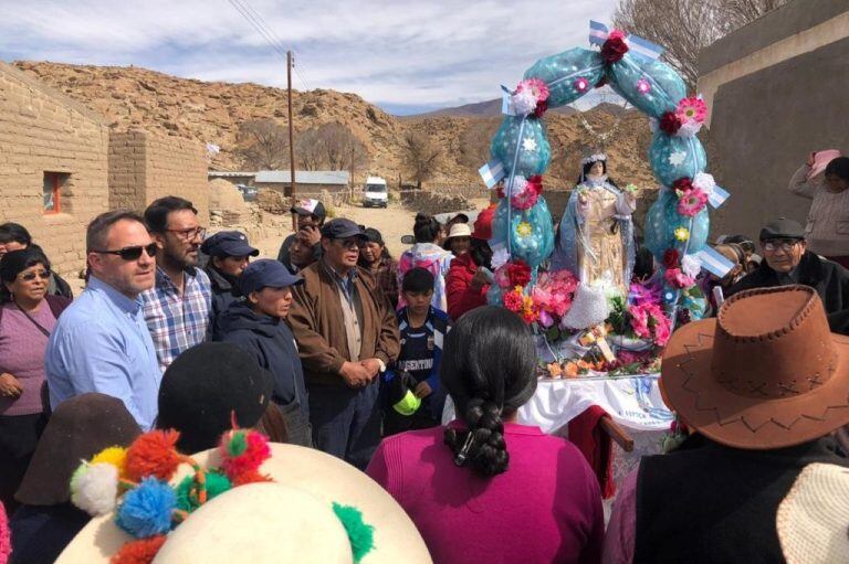 La imagen de la Virgen de la Asunción es llevada en procesión por todo el pueblo, para su veneración por vecinos y visitantes.